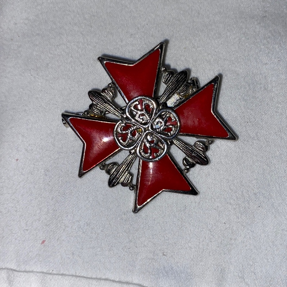Vintage red enamel and silver tone brooch 200
